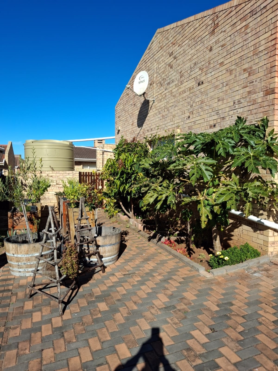 3 Bedroom Property for Sale in Wavecrest Eastern Cape